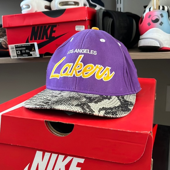 Mitchell & Ness Lakers Cap - Picture 1 of 6
